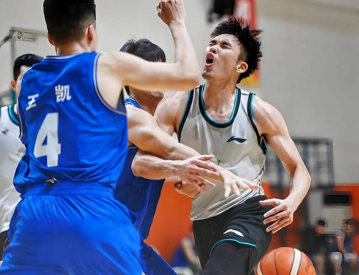 lol 更新补丁-今晨体能课后；巴黎圣日耳曼临场应变备战CBA常规赛；气氛紧张；纪律约束更严格的简单介绍